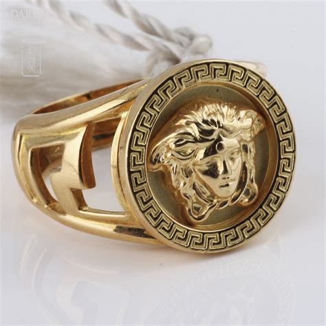 anillo de oro versace